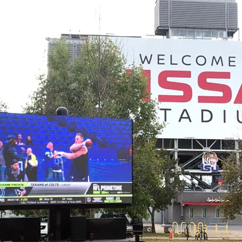 Outdoor LED screen rental displays for outdoors